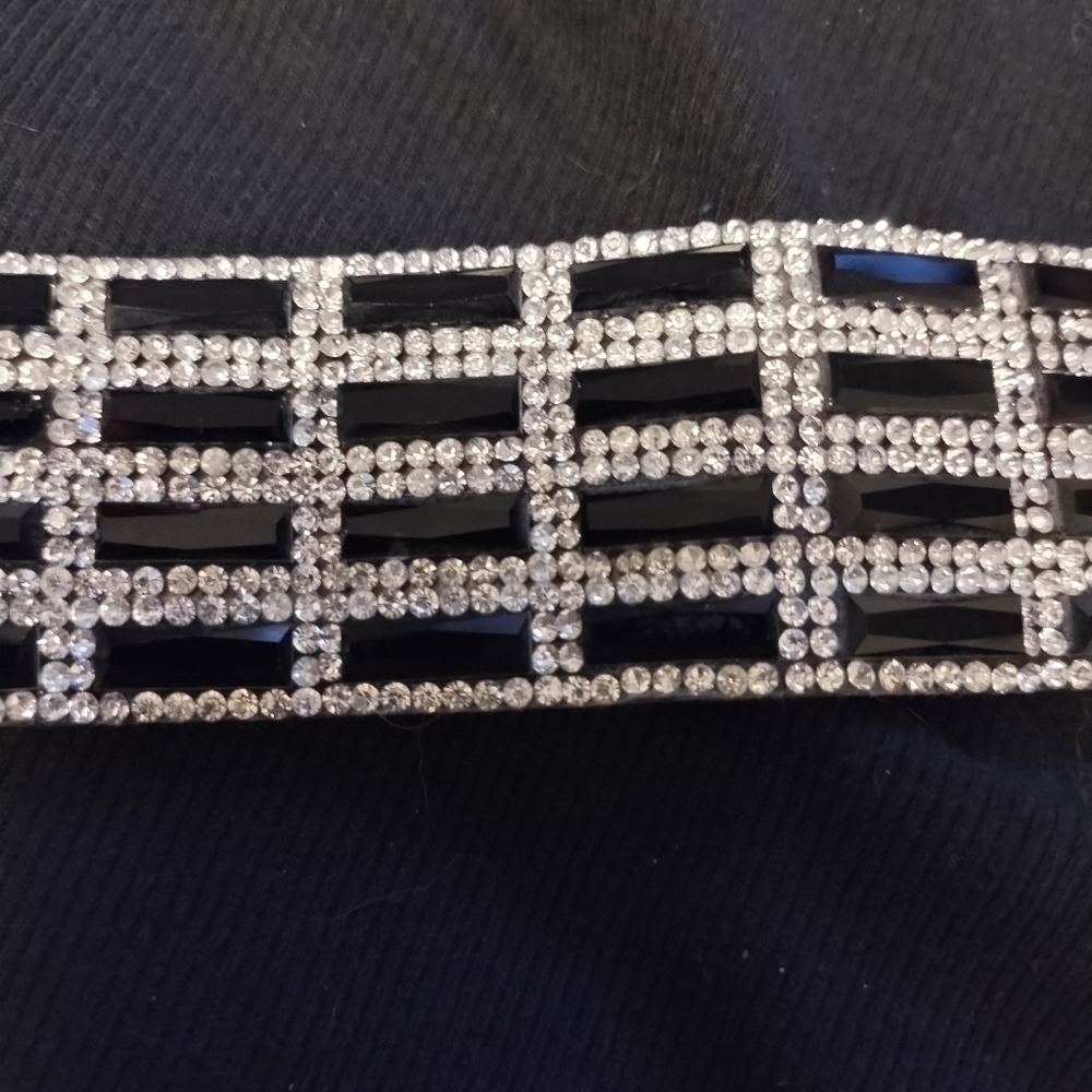 Two sparkly roll on cuff bracelets - Picture 4 of 9